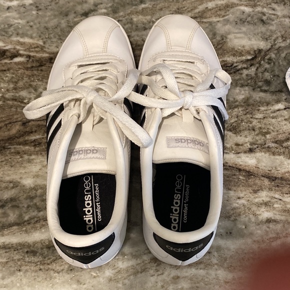 Adidas. Size US 8. Barely worn. - Picture 5 of 6